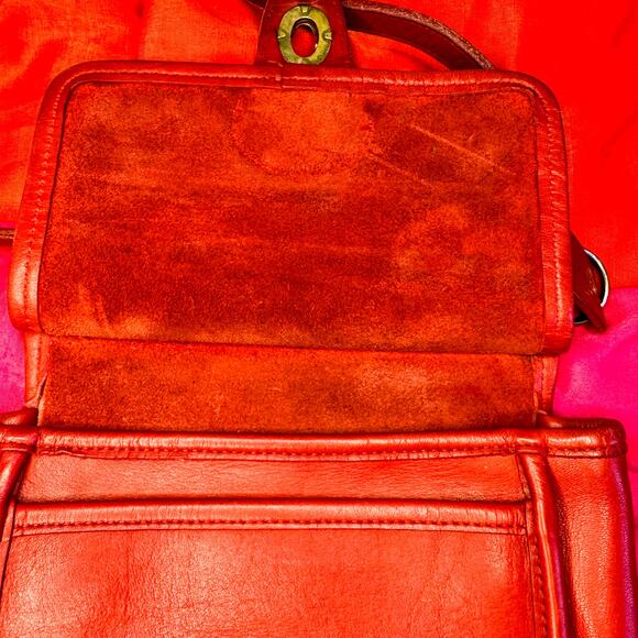 ❤️ Rare Vintage COACH 9136 Red Leather Small Field Bag Turnlock Brass Crossbody - Picture 4 of 12